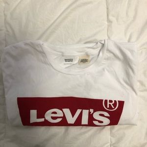 Levi’s logo t shirt